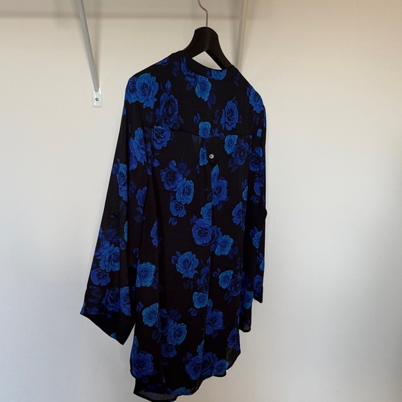 Torrid Black and Blue Rose Blouse Size 0 - Picture 6 of 6